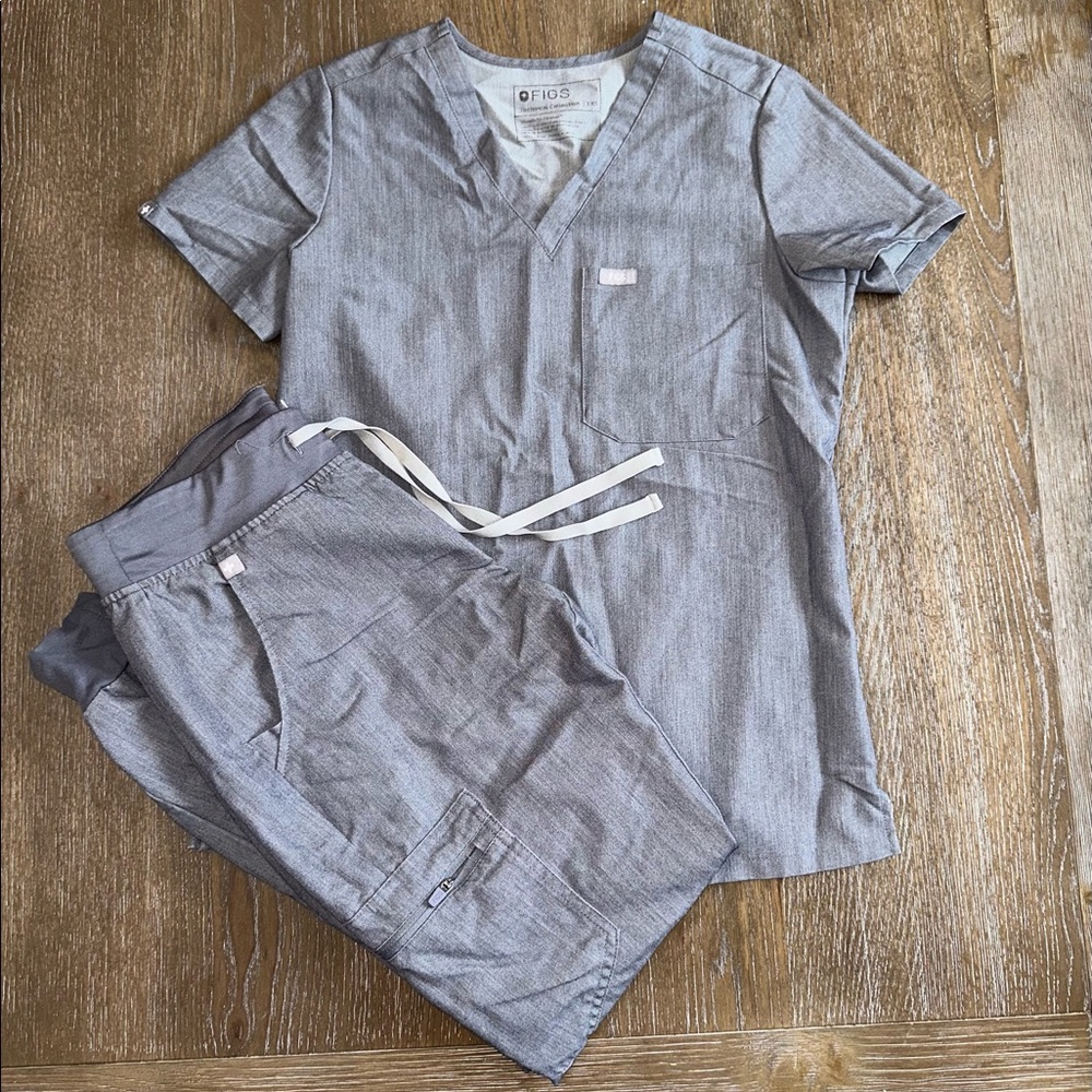 FIGS - Denim Gray Catarina top and Zamora bottom